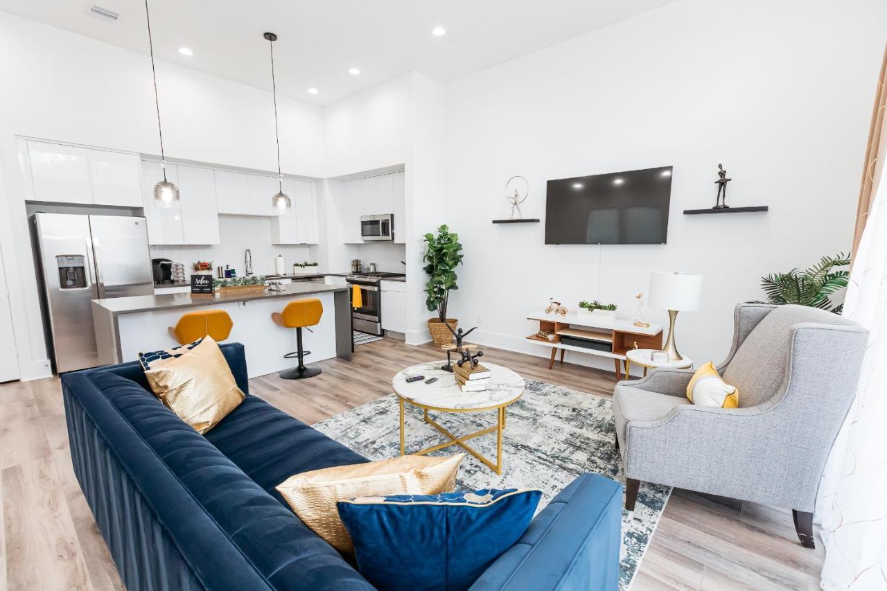 Beautifully Decorated, Modern Downtown Houston Home Exterior photo