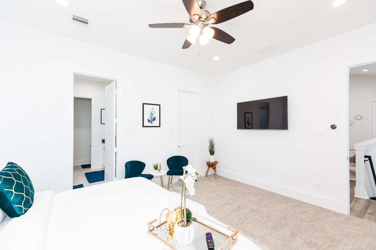 Beautifully Decorated, Modern Downtown Houston Home Exterior photo